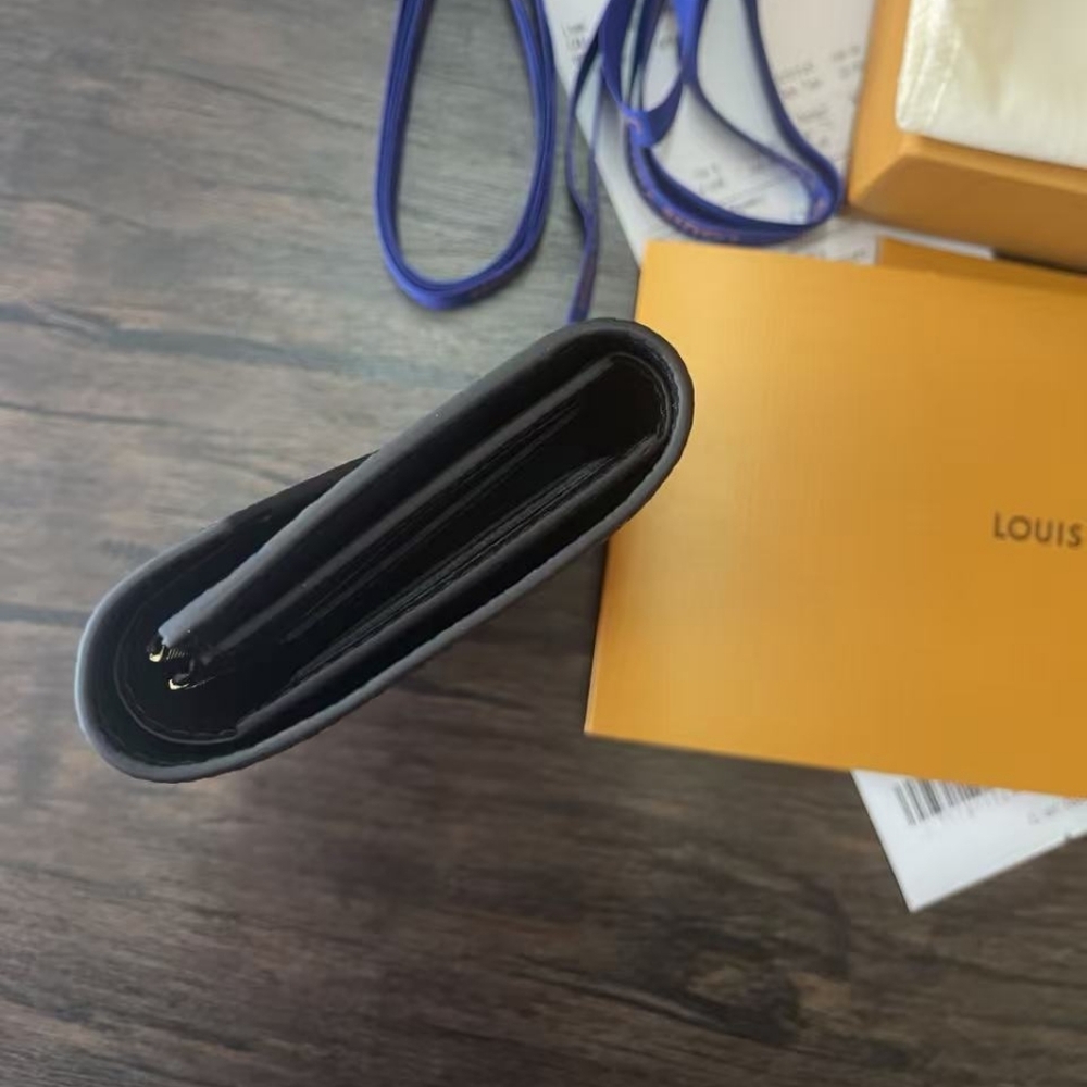 Louis Vuitton Victorine Wallet - Picture 3 of 10